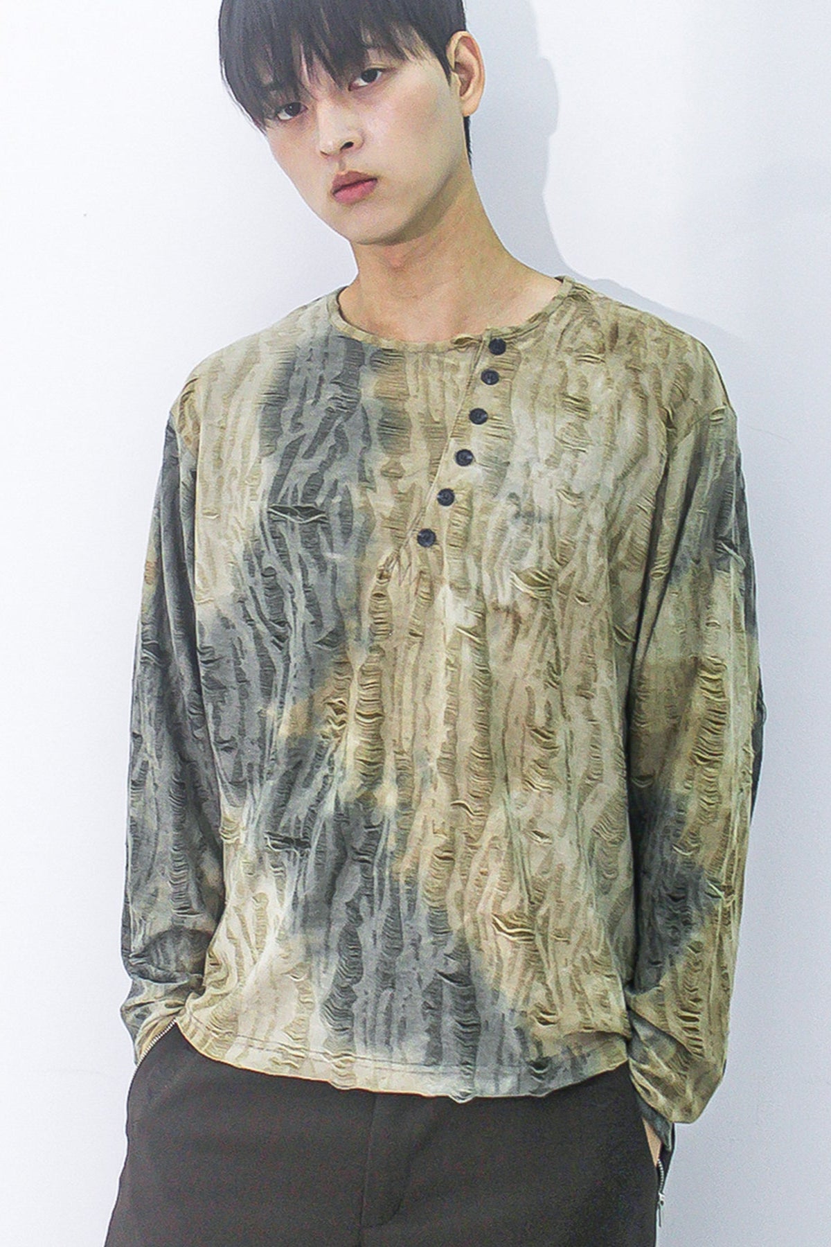 (T) CROSSLINE HENLEY NECK LONG SLEEVE KHAKI