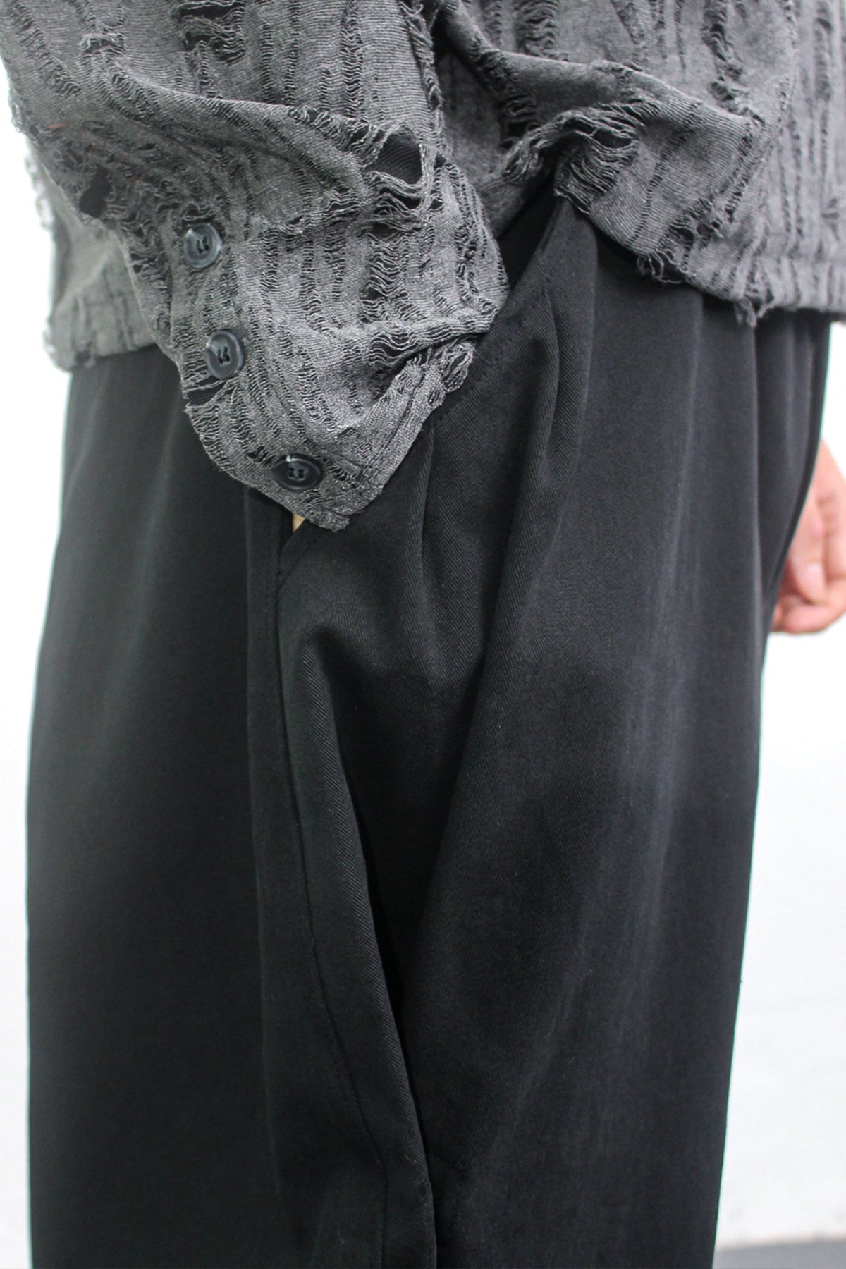 MAGNETIC CURVED PANTS BLACK
