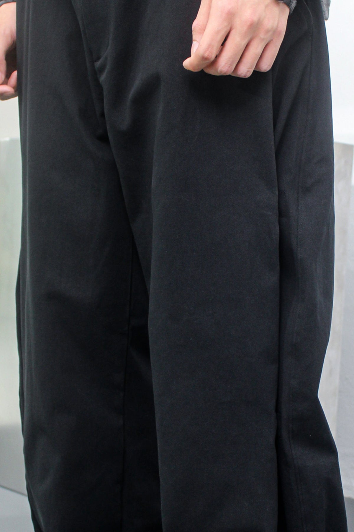 MAGNETIC CURVED PANTS BLACK