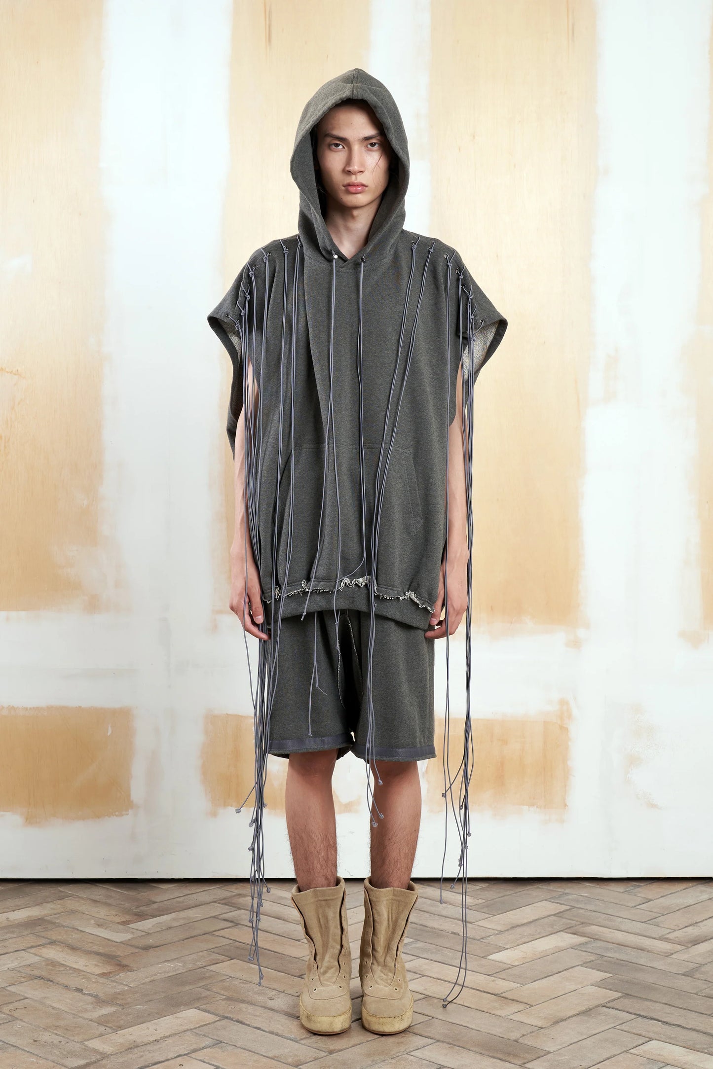 SLEEVELESS SHOULDER STRINGS HOODIE