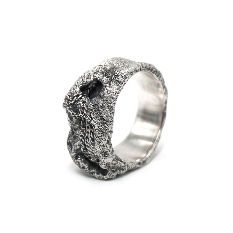 AGAFFEINE_EXPOSED CHAIN RING