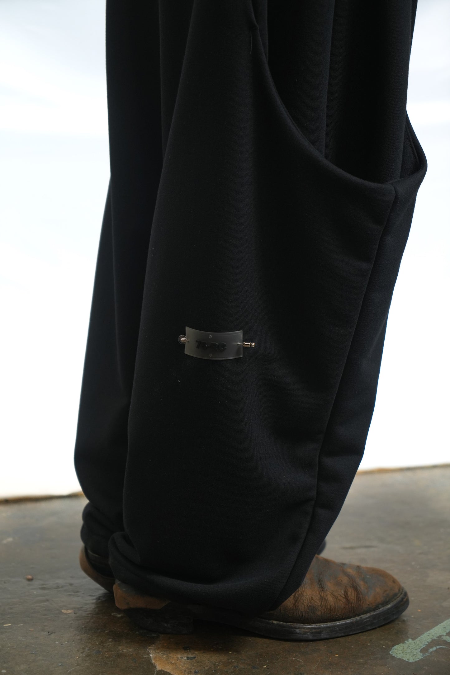 SCULPTED POCKET TRACK PANTS