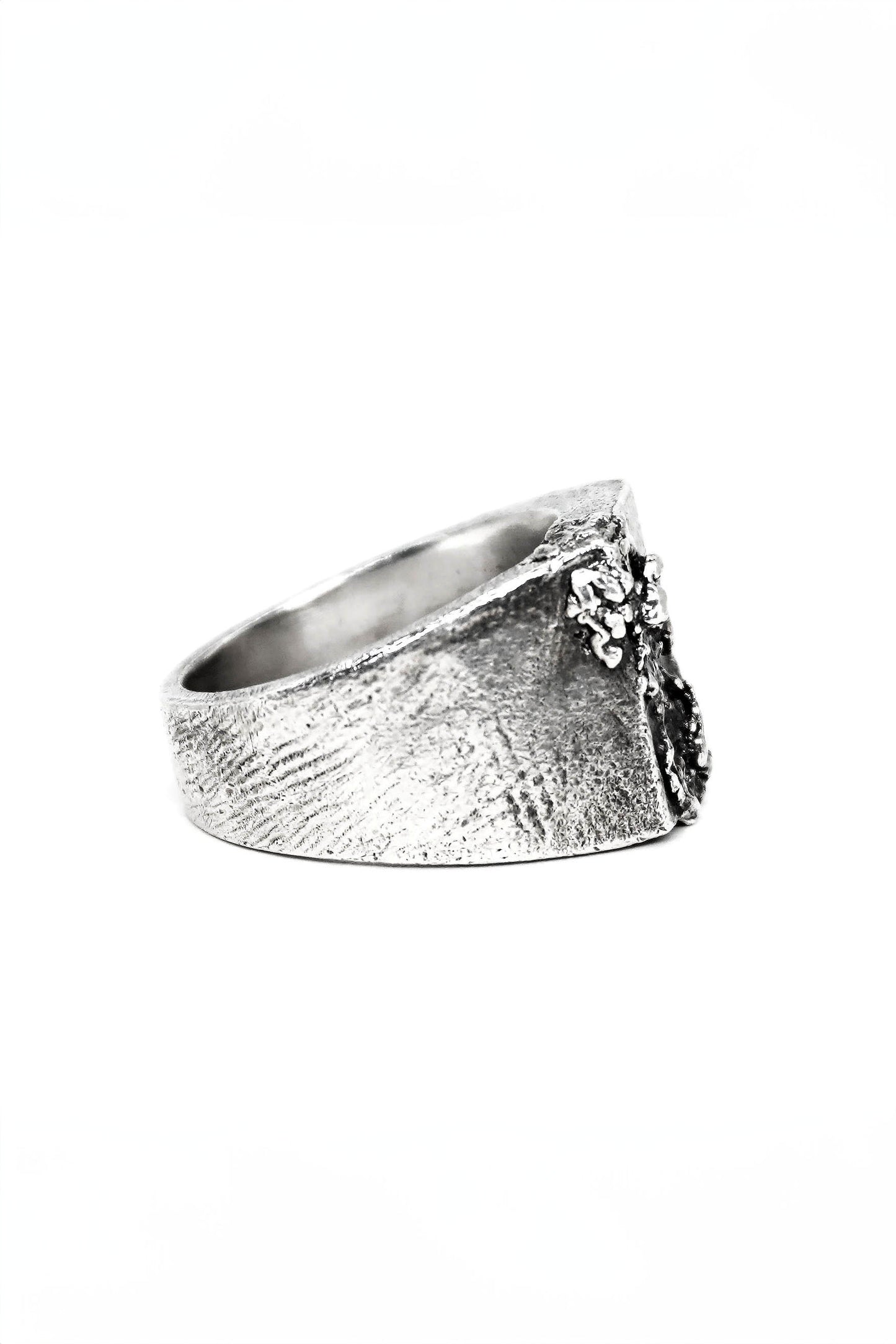 BURNT BLOSSOM RING