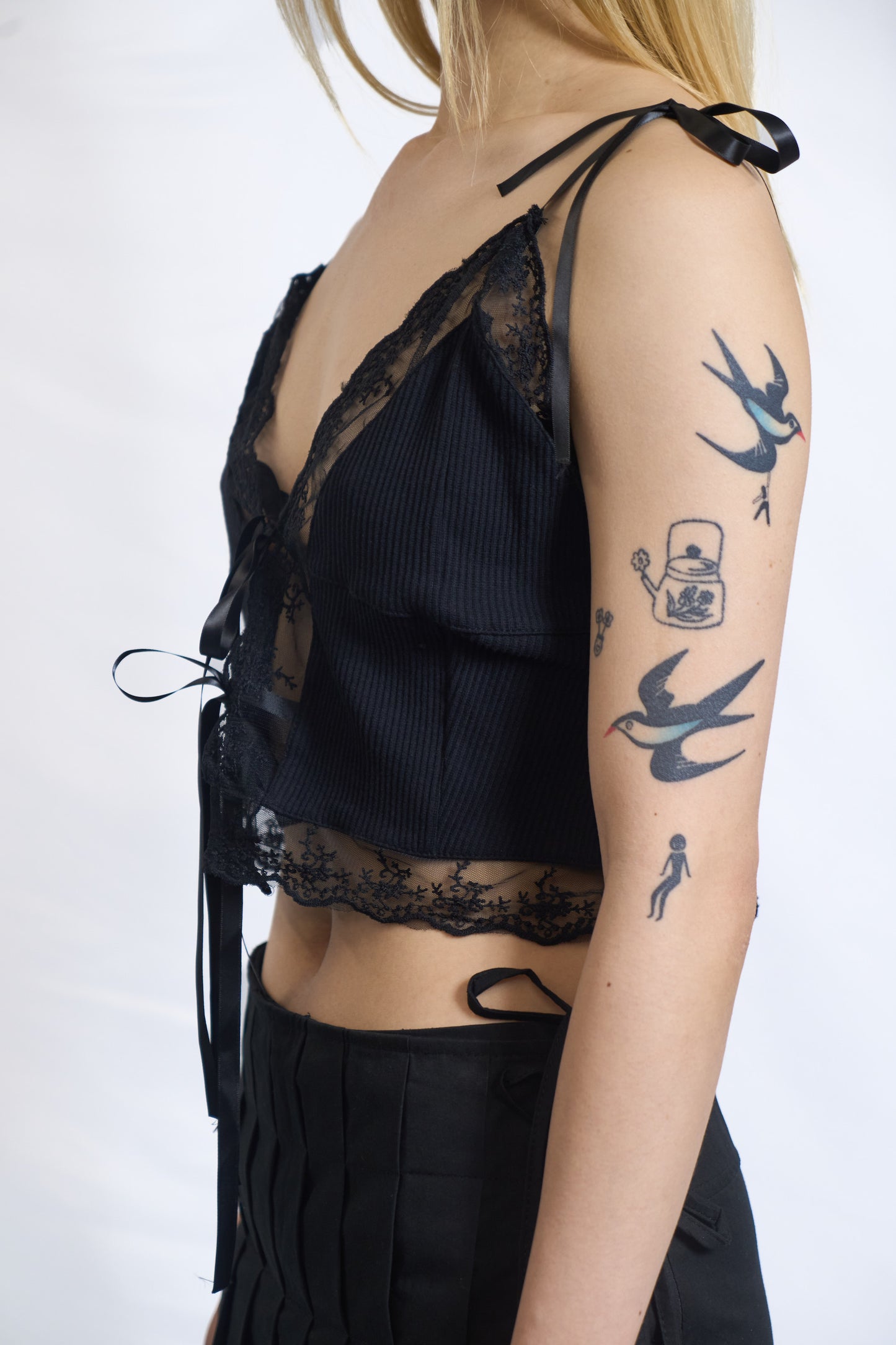 PLASTER LACE TIE TOP