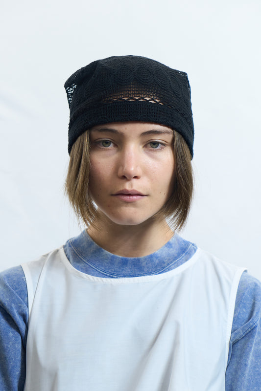 LACE CURTAIN BEANIE BLACK
