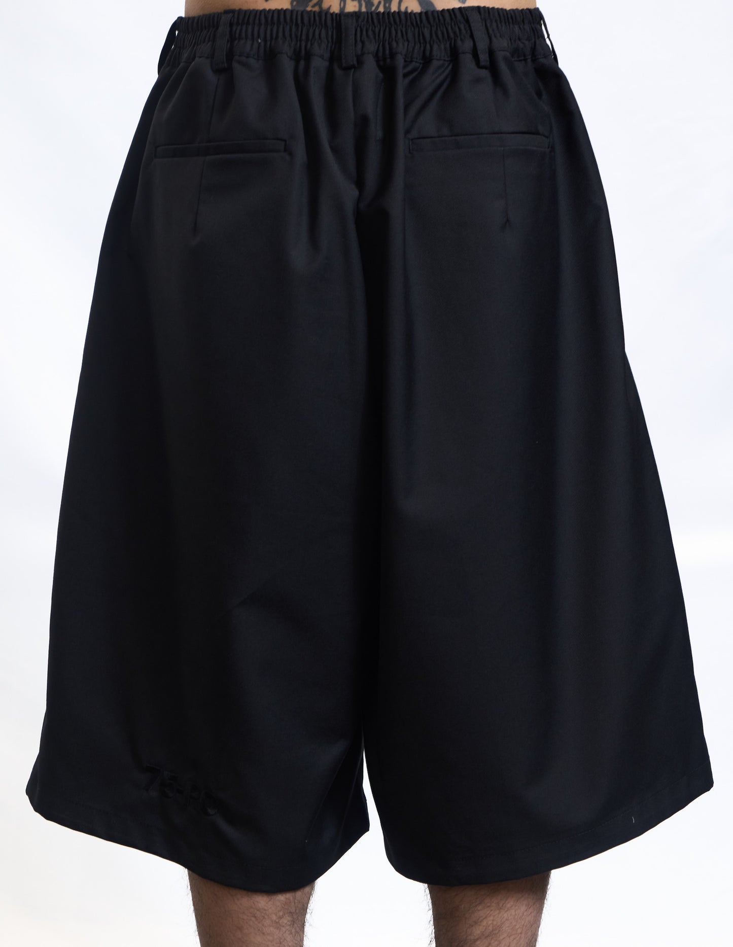 75-RC TWO-TUCK TROUSER SHORTS BLACK
