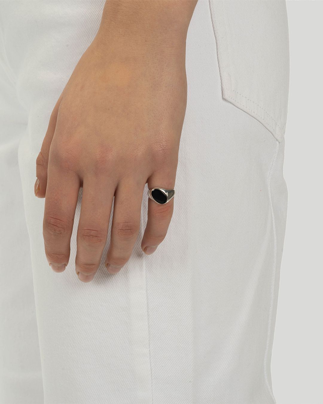 TWISTED SIGNET 101- BLACK ONYX