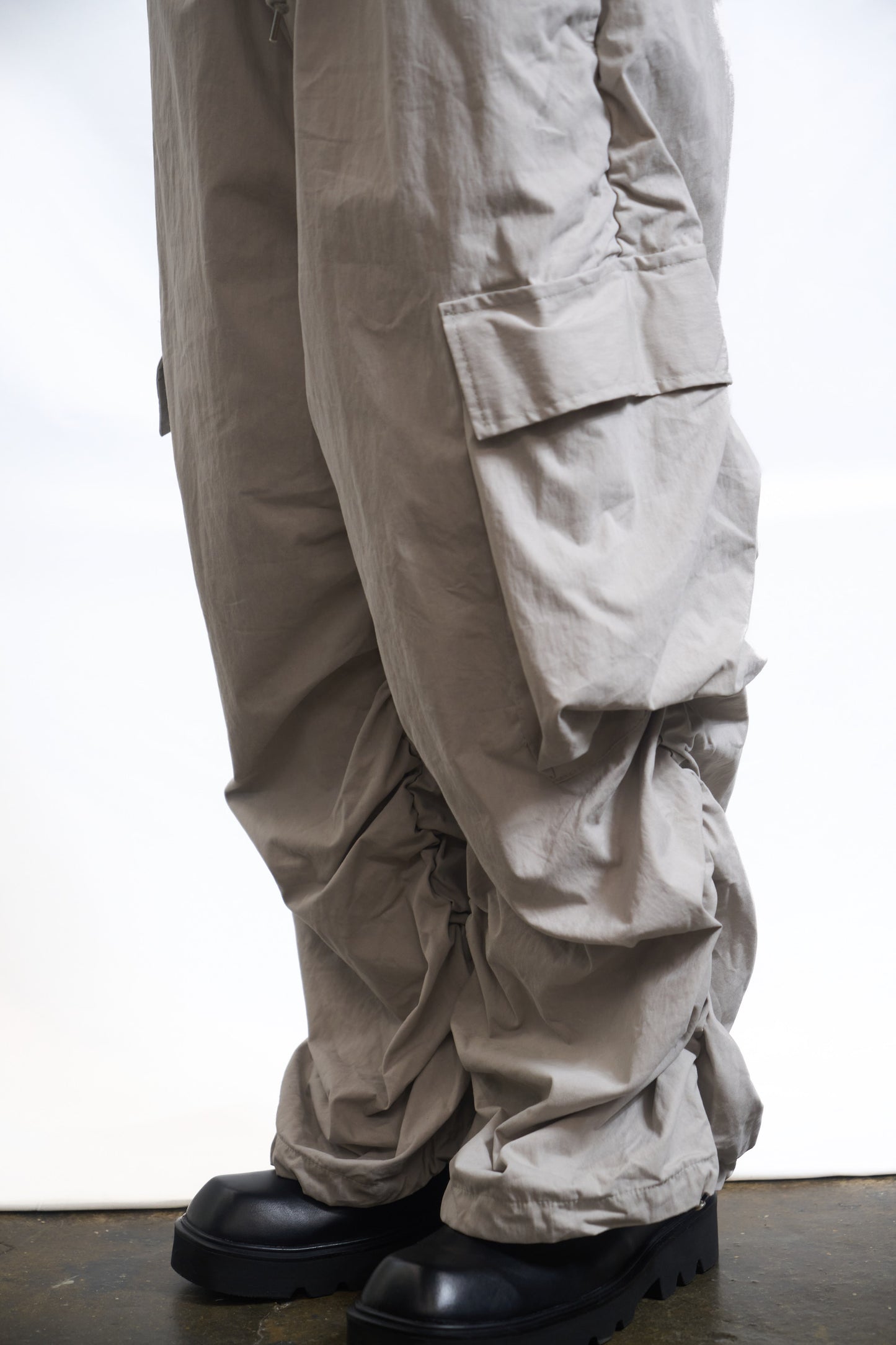 MINGILI GATHERED CARGO PANTS STONE GREY