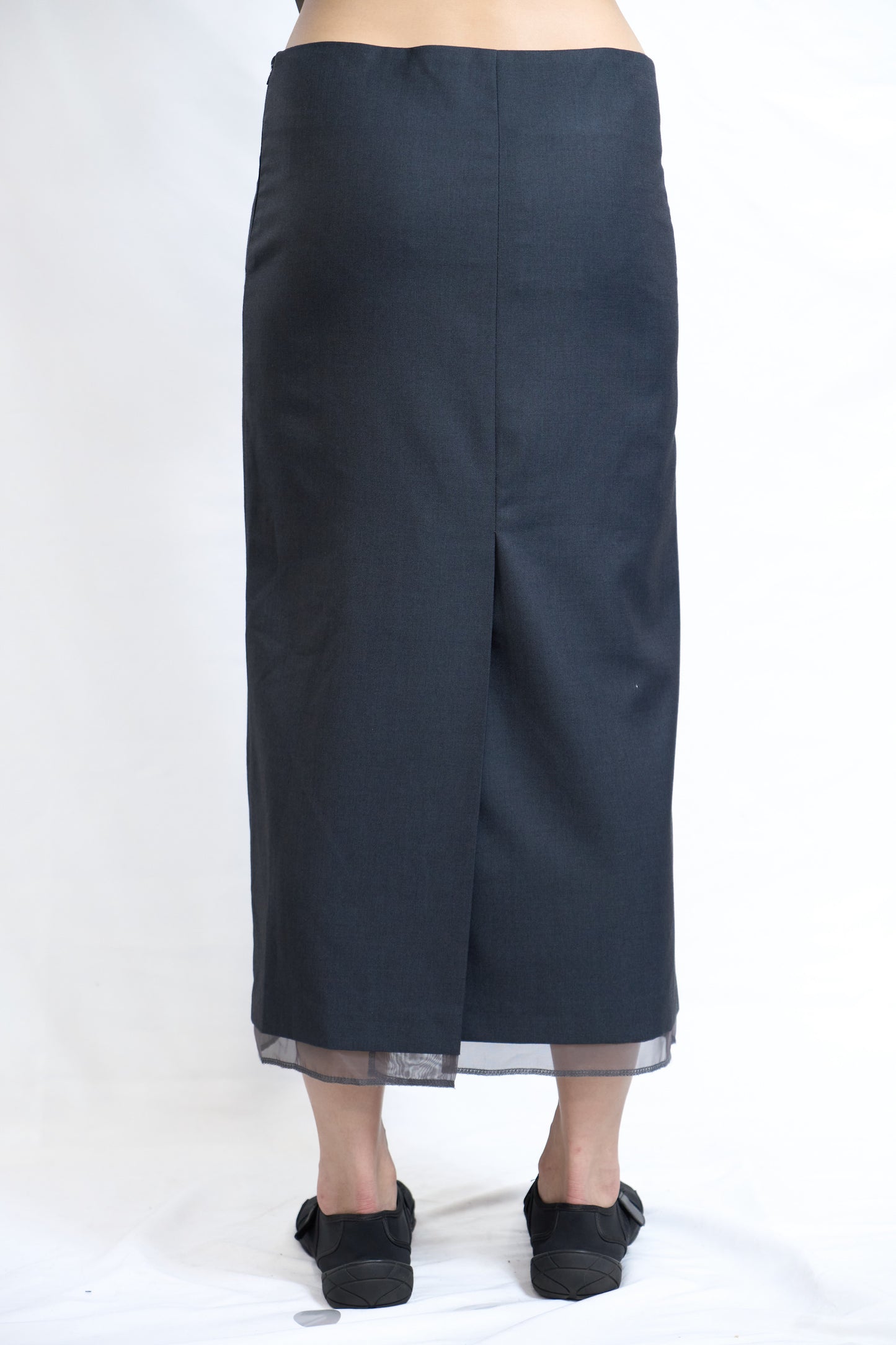 TWO-LAYER SHEER HEM SKIRT CHARCOAL