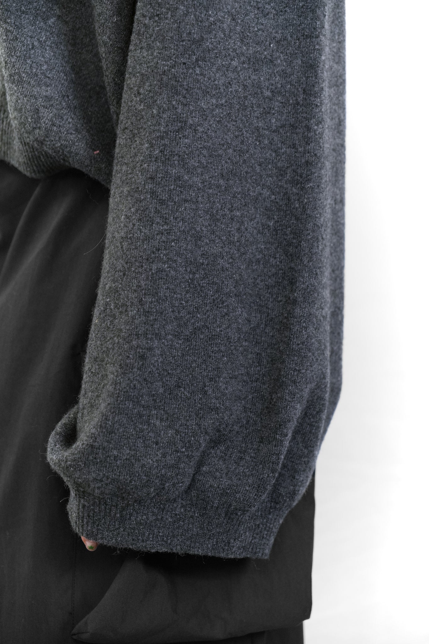 CHARCOAL GREY OVERSIZED V-NECK KNIT SWEATER