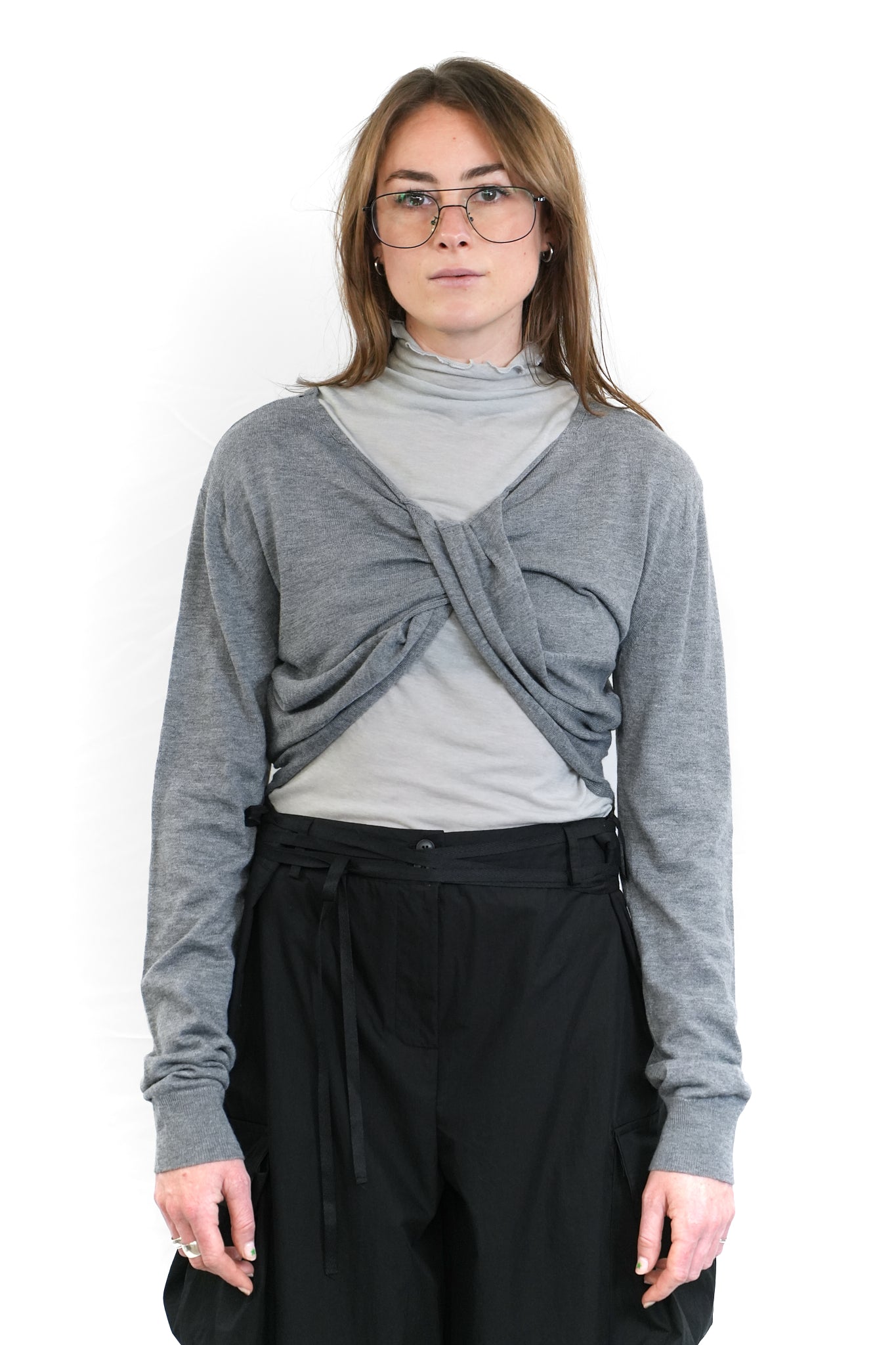 GREY TWISTED FRONT KNIT TOP