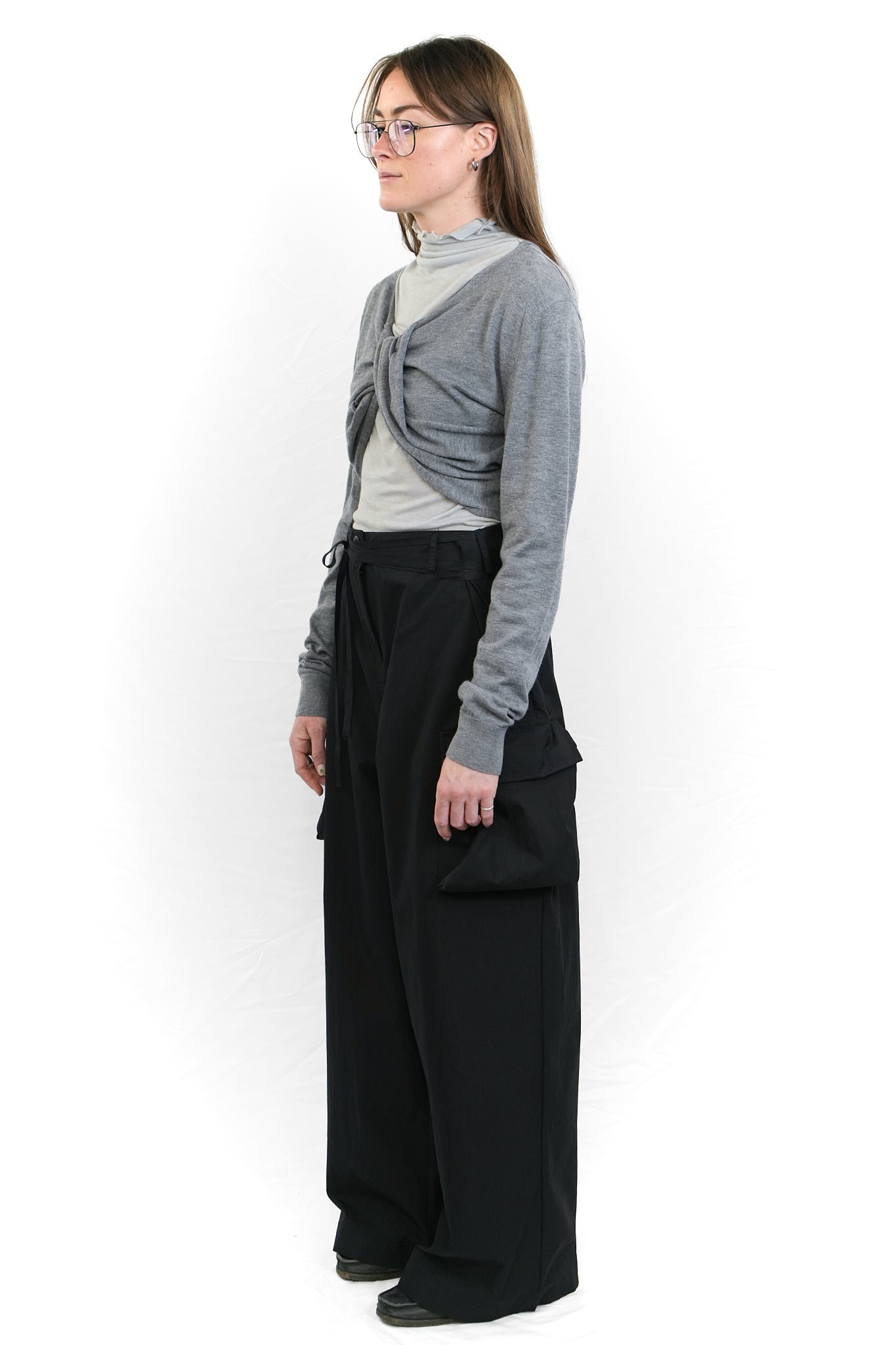 GREY TWISTED FRONT KNIT TOP