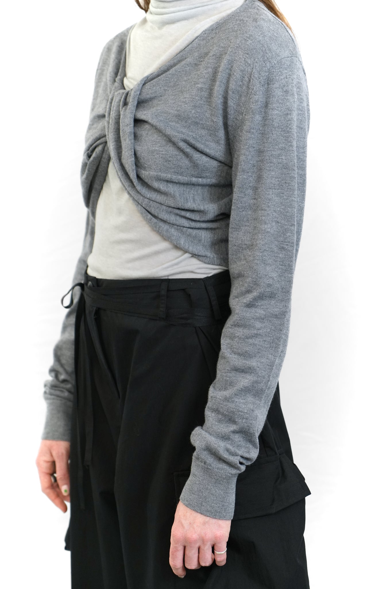 GREY TWISTED FRONT KNIT TOP