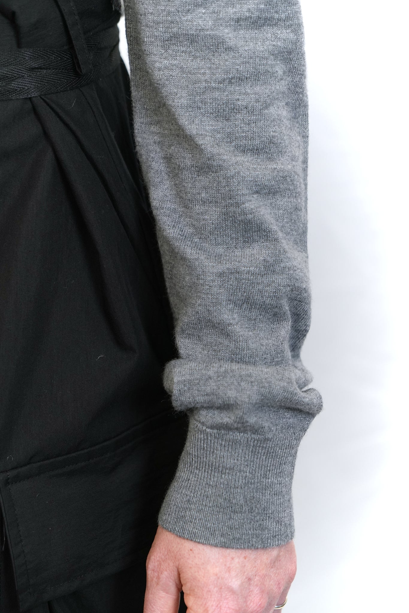 GREY TWISTED FRONT KNIT TOP