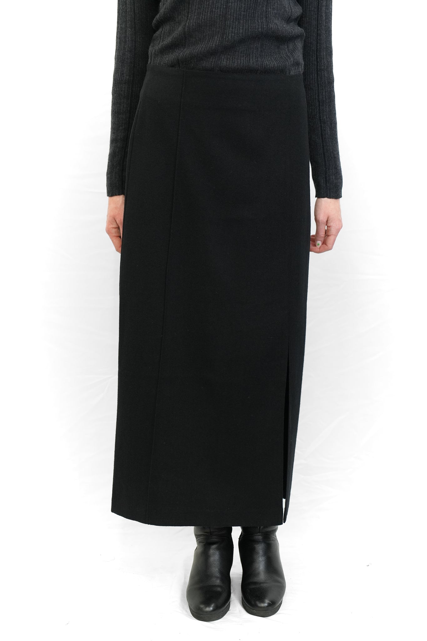 BLACK WOOL STRAIGHT SKIRT