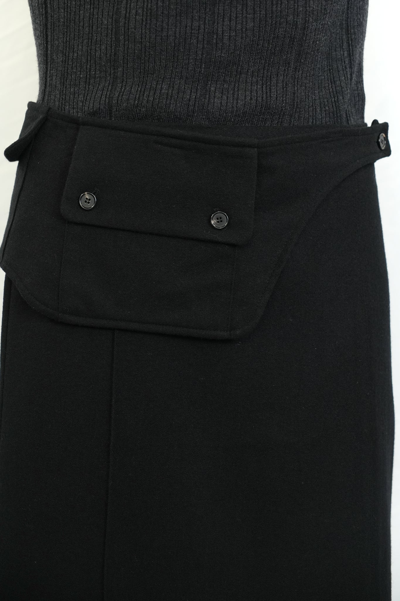 BLACK WOOL STRAIGHT SKIRT