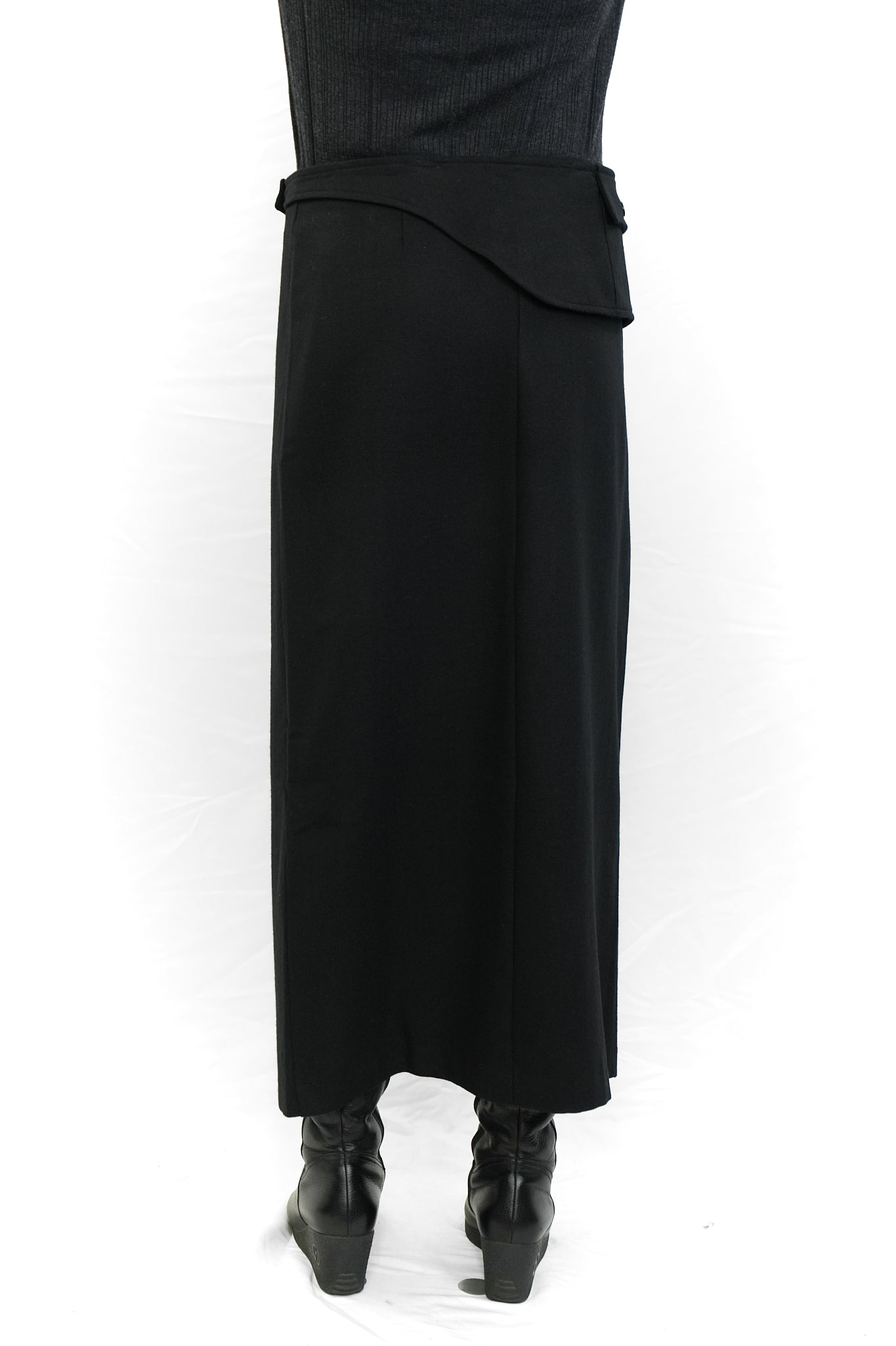 BLACK WOOL STRAIGHT SKIRT