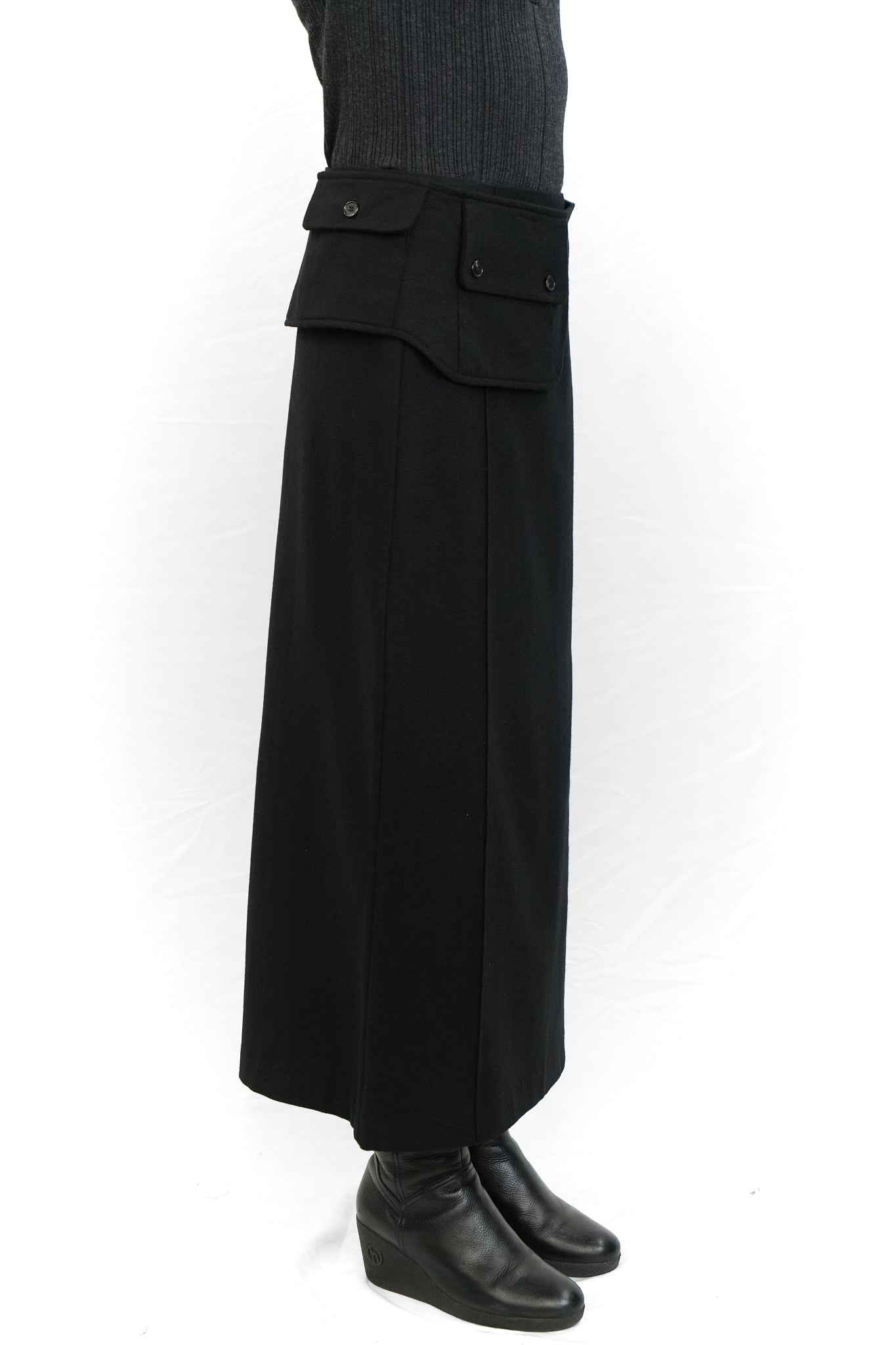 BLACK WOOL STRAIGHT SKIRT