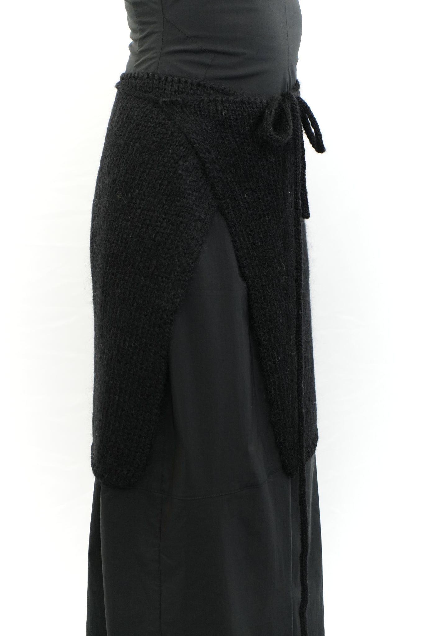 KNITTED SQUARE SCARF WITH TIE DETAIL