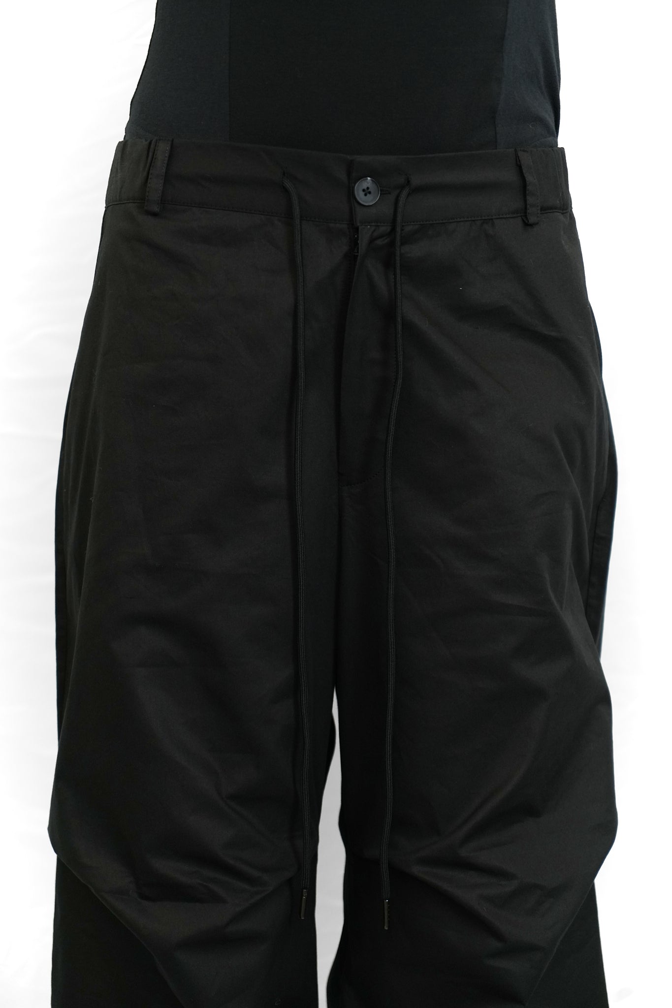 BLACK COTTON WIDE-LEG PANTS WITH STRUCTURED PLEATS