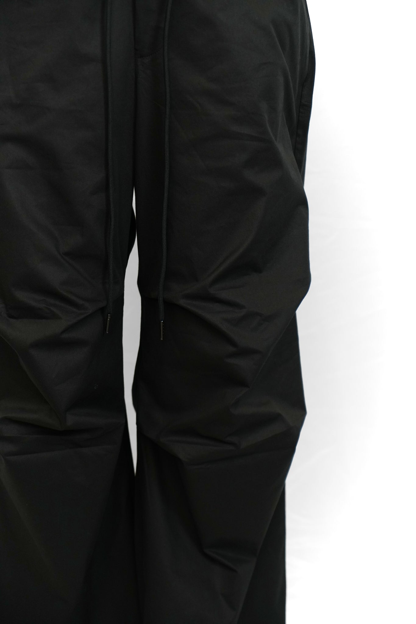 BLACK COTTON WIDE-LEG PANTS WITH STRUCTURED PLEATS