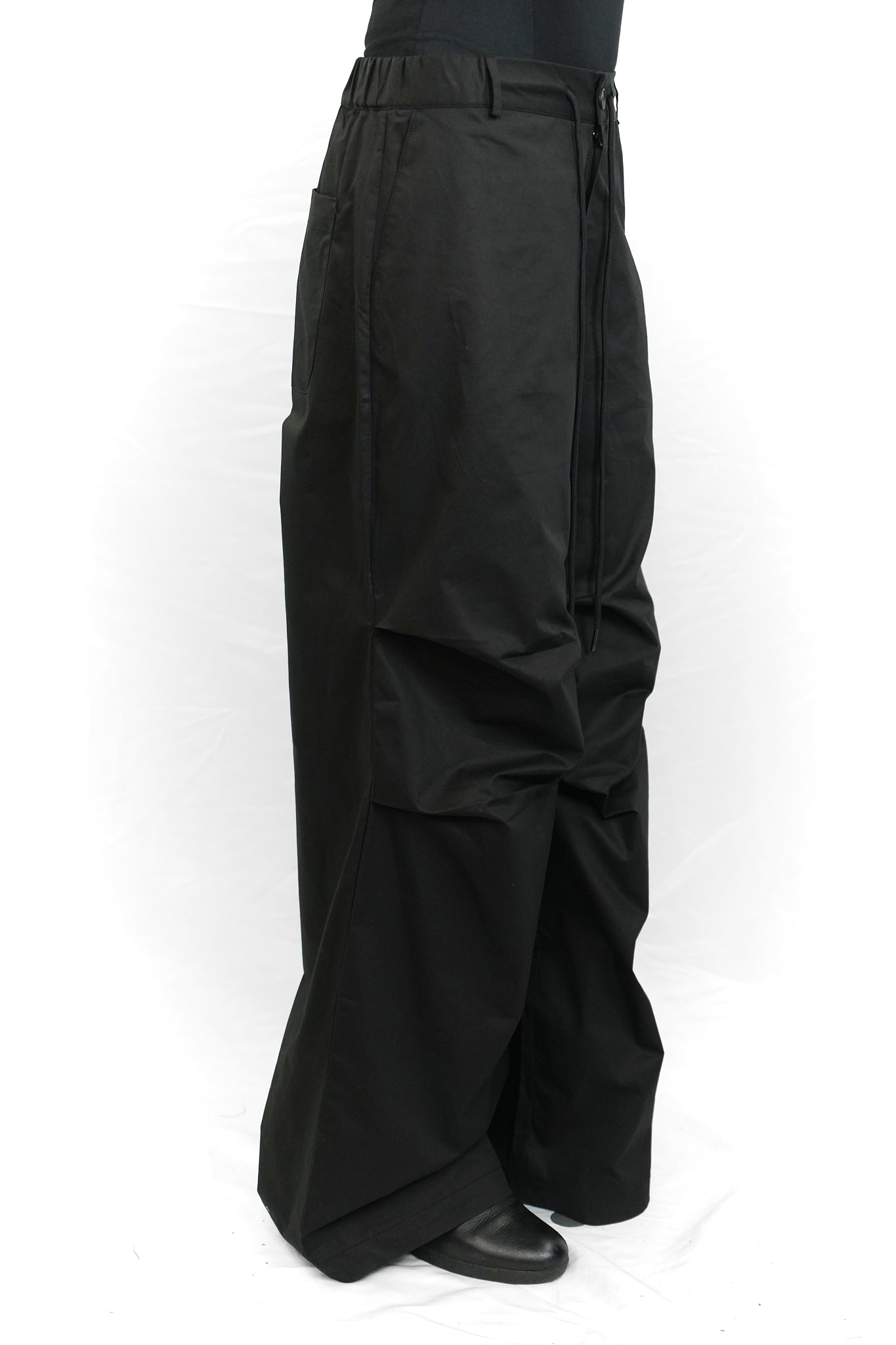 BLACK COTTON WIDE-LEG PANTS WITH STRUCTURED PLEATS