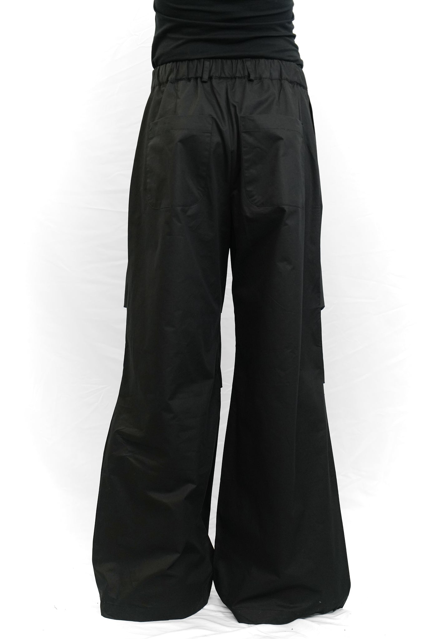 BLACK COTTON WIDE-LEG PANTS WITH STRUCTURED PLEATS