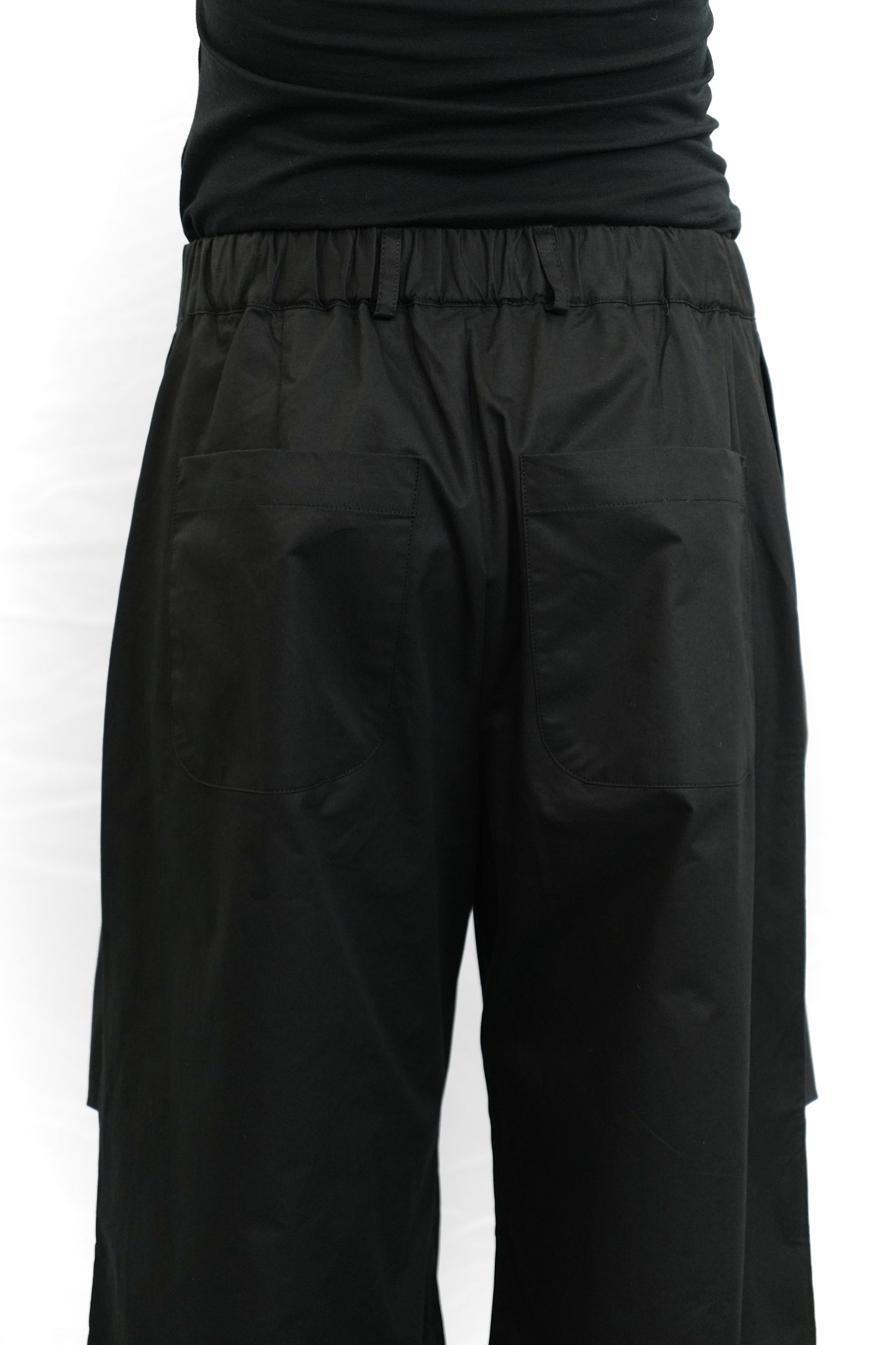 BLACK COTTON WIDE-LEG PANTS WITH STRUCTURED PLEATS