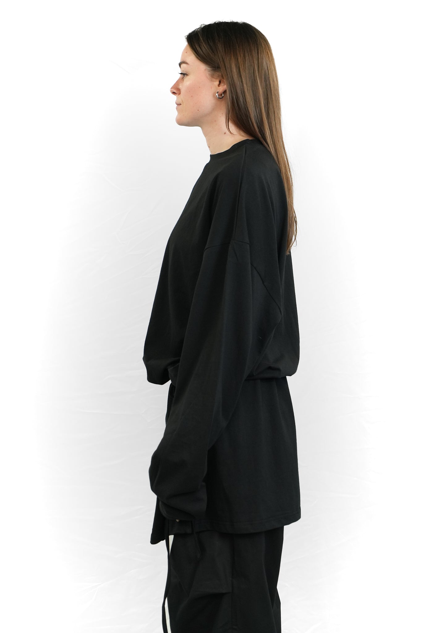 BLACK OVERSIZED LONG-SLEEVE TOP