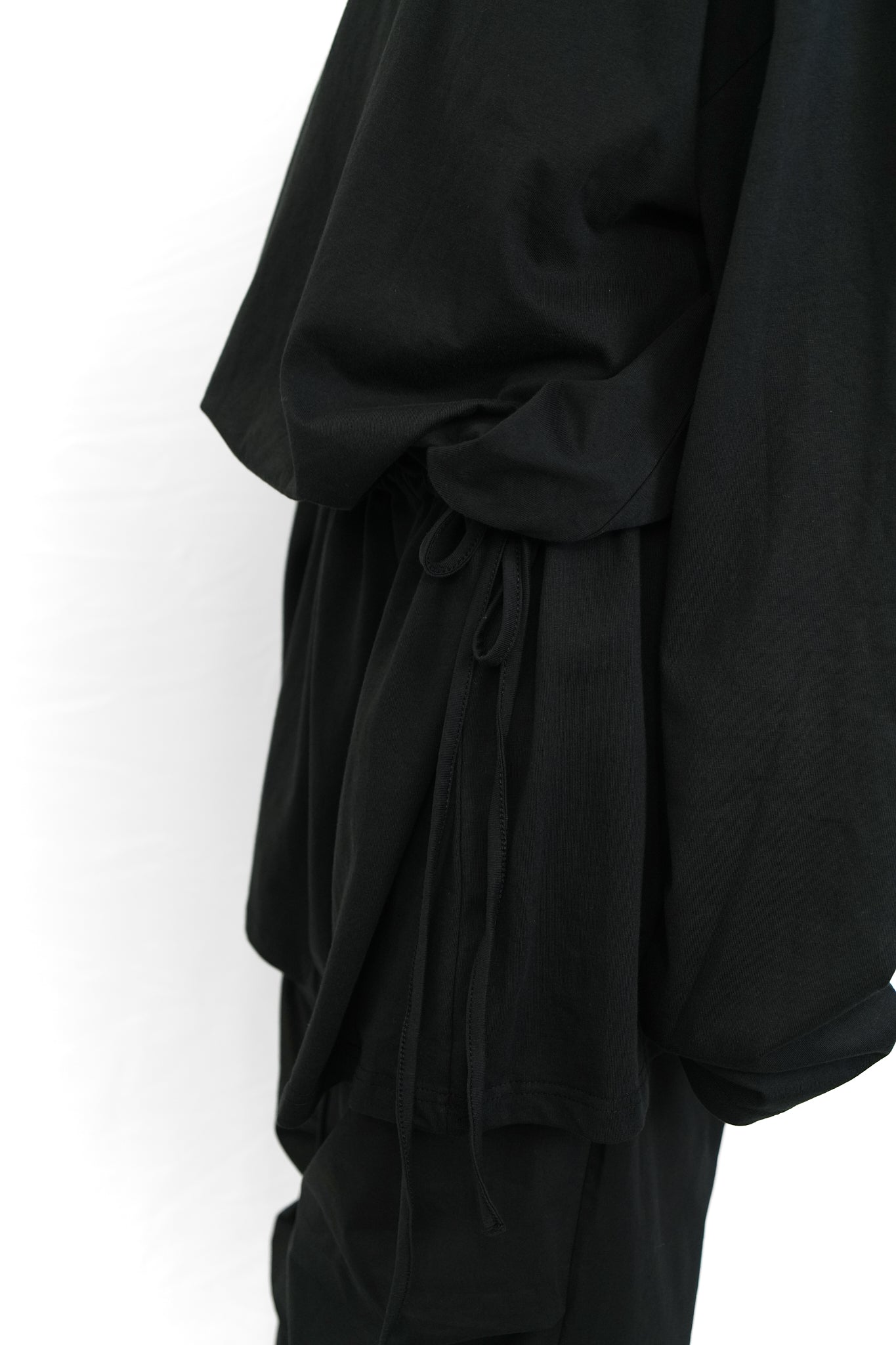 BLACK OVERSIZED LONG-SLEEVE TOP