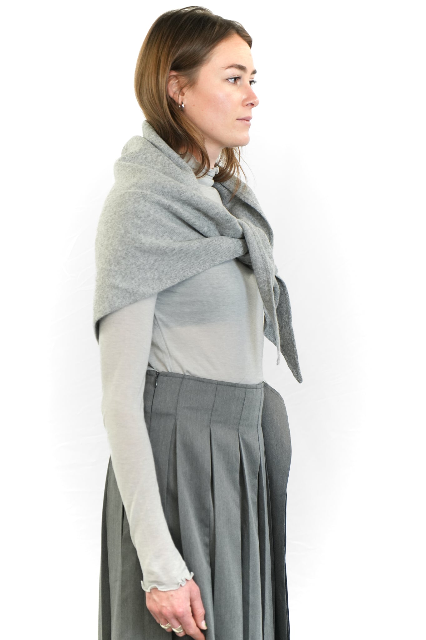 LIGHT GREY KNIT DRAPE SCARF