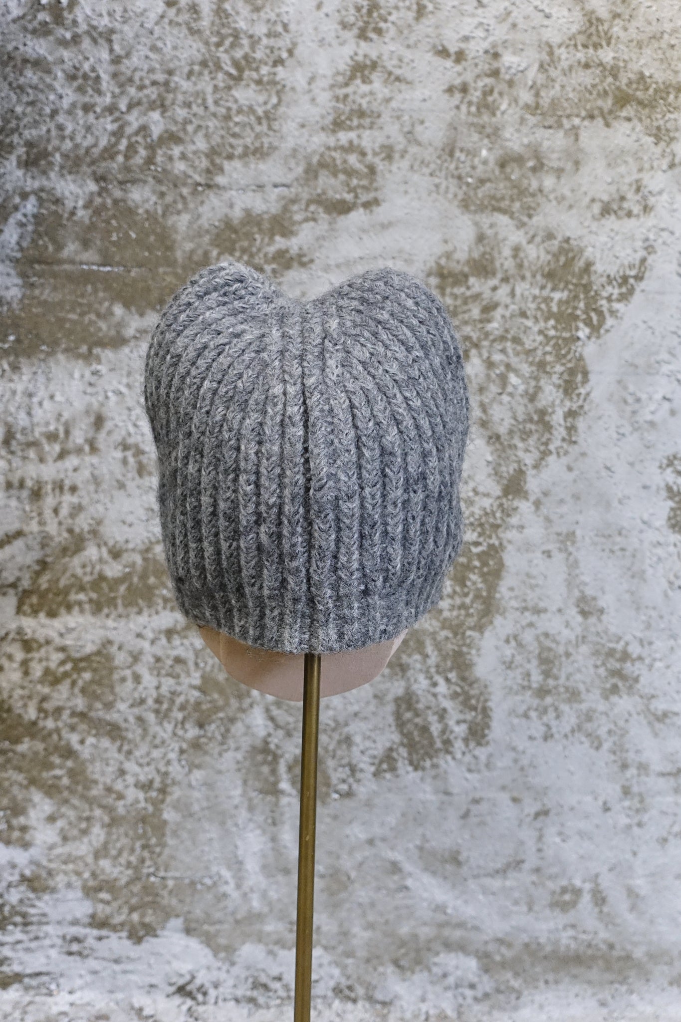 SCULPTED KNIT BEANIE - GREY