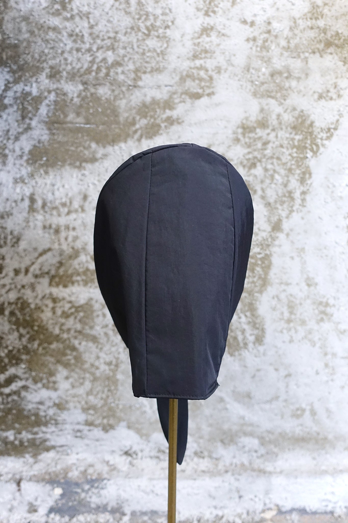 STRUCTURED BONNET HOOD