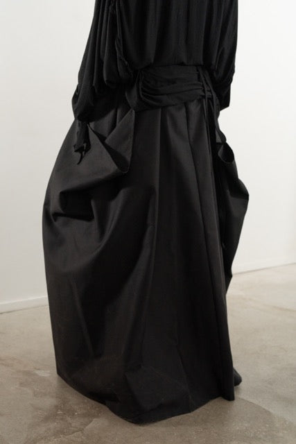 BLACK OVERSIZED SKIRT