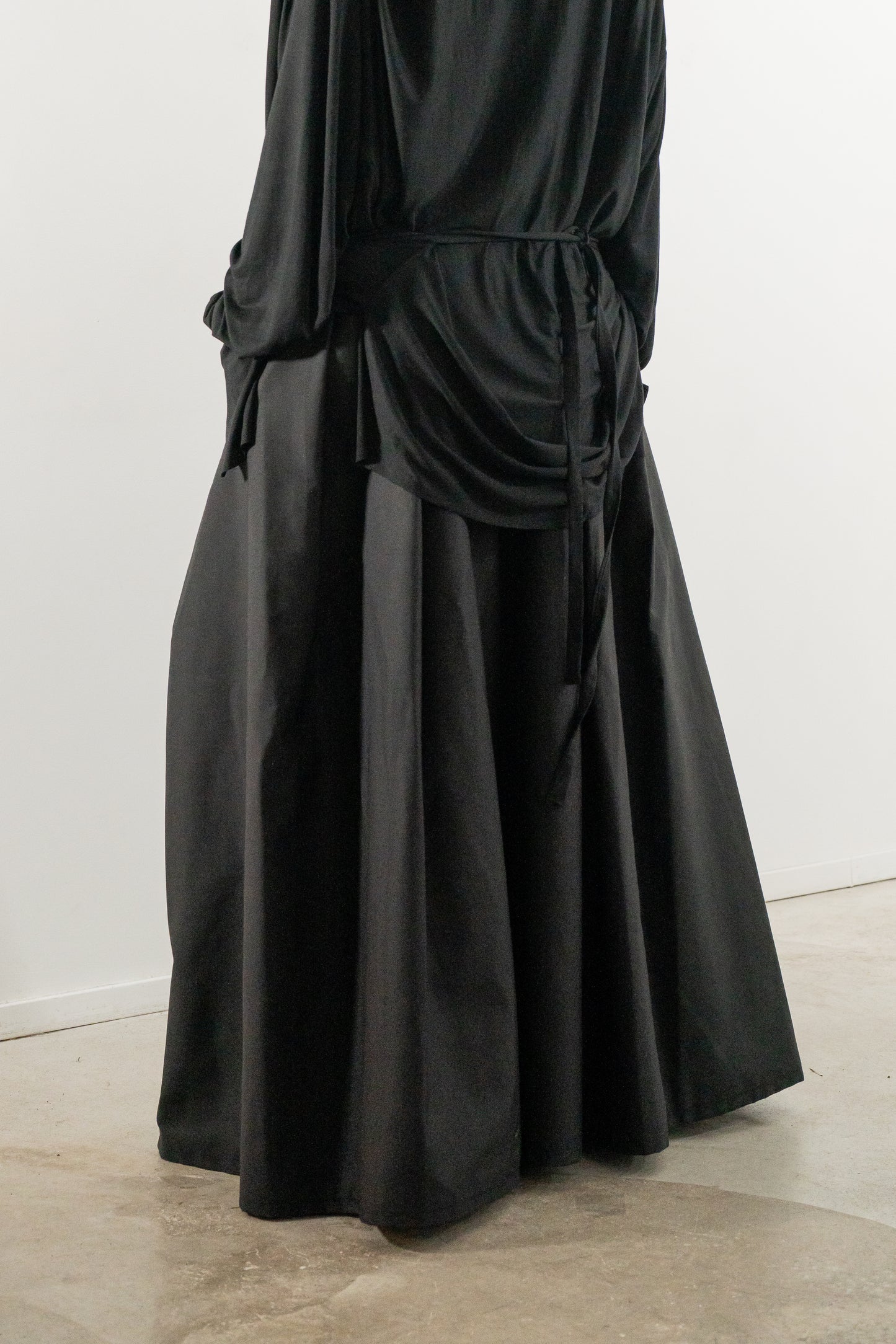 BLACK OVERSIZED TROUSERS