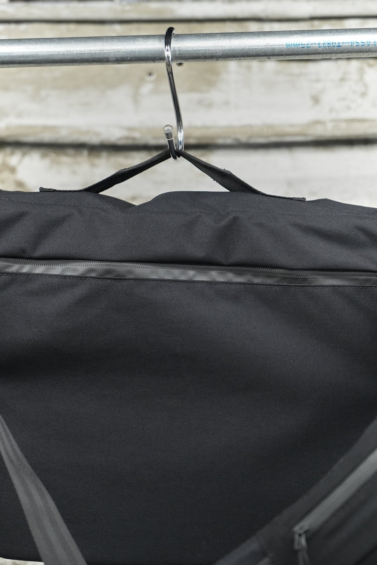 BLACK TECHNICAL MESSENGER BAG