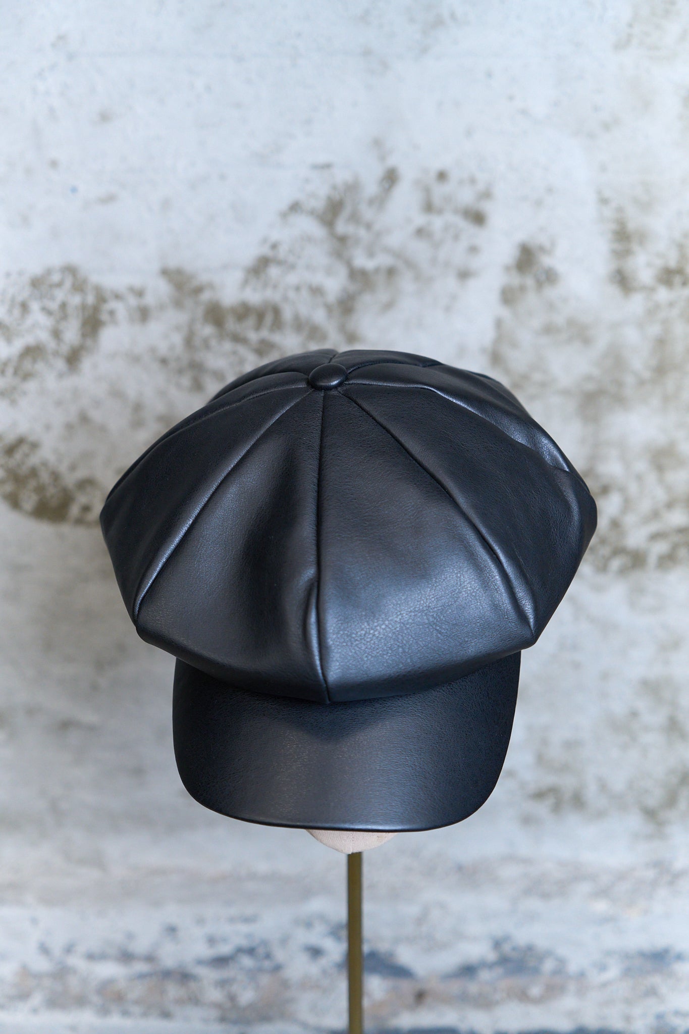 VEGAN LEATHER NEWSBOY CAP - BLACK