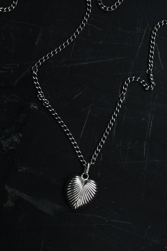 RIBBED HEART PENDANT / CHAIN — STERLING SILVER 925 (10G)