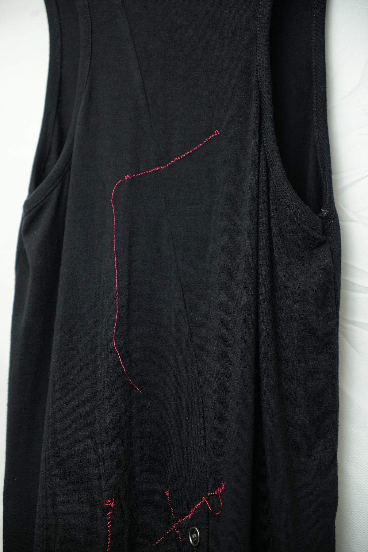 BLACK DECONSTRUCTED TANK