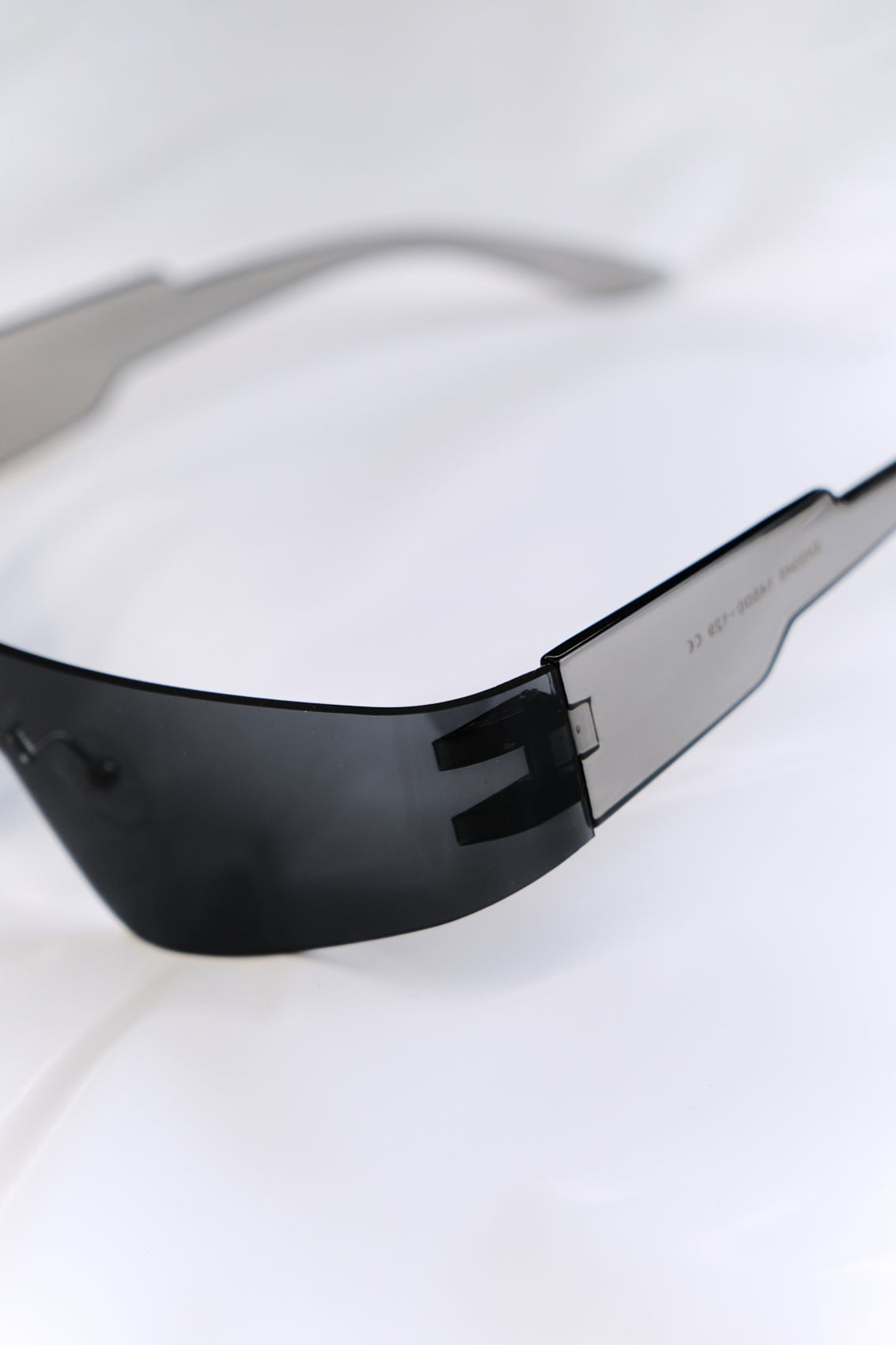 BLACK FUNCTIONAL FRAME SUNGLASSES