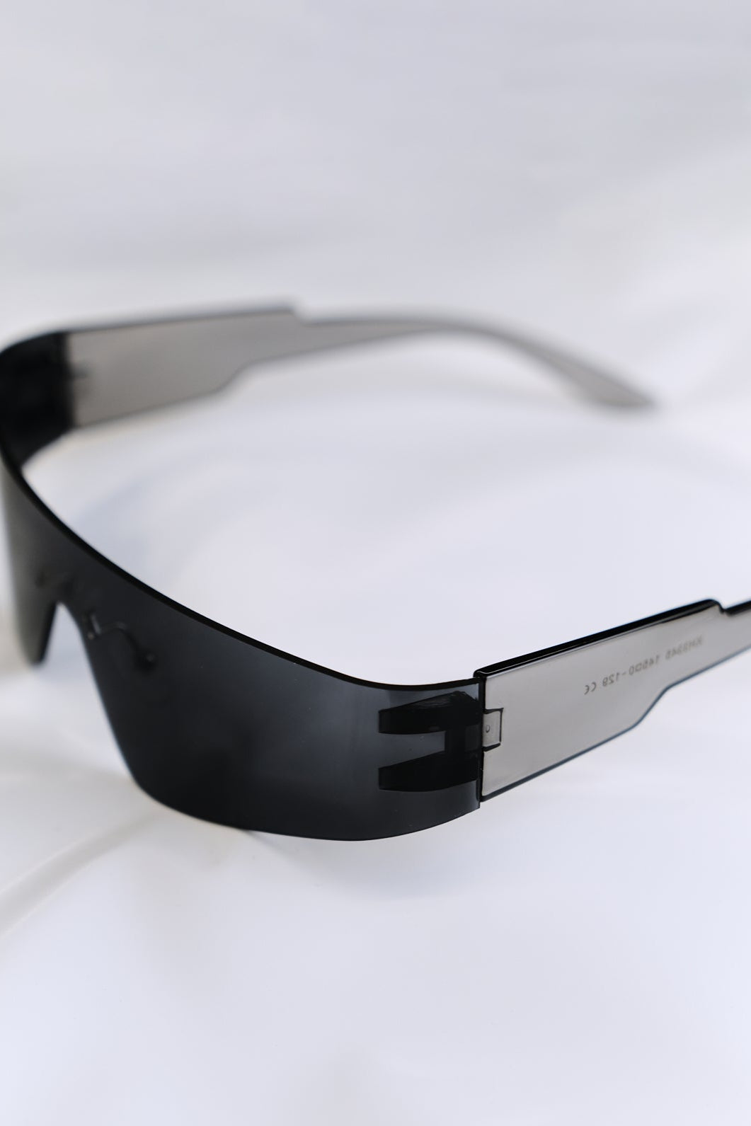 BLACK FUNCTIONAL FRAME SUNGLASSES