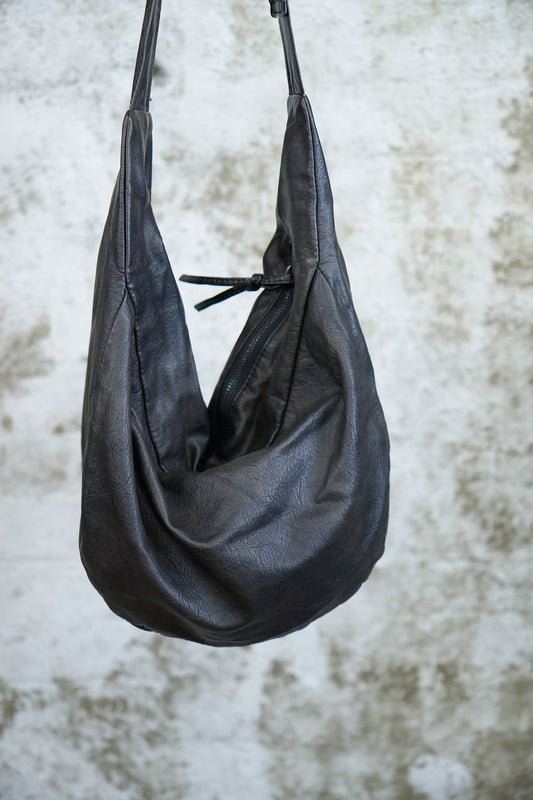 BLACK SLING HOBO BAG