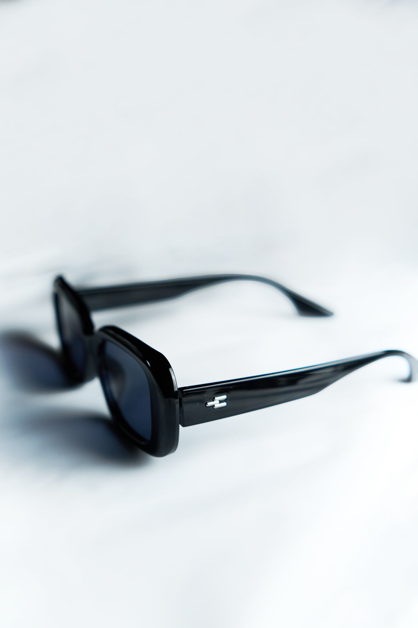 SQUSRED CHUNKY RETRO SUNGLASSES