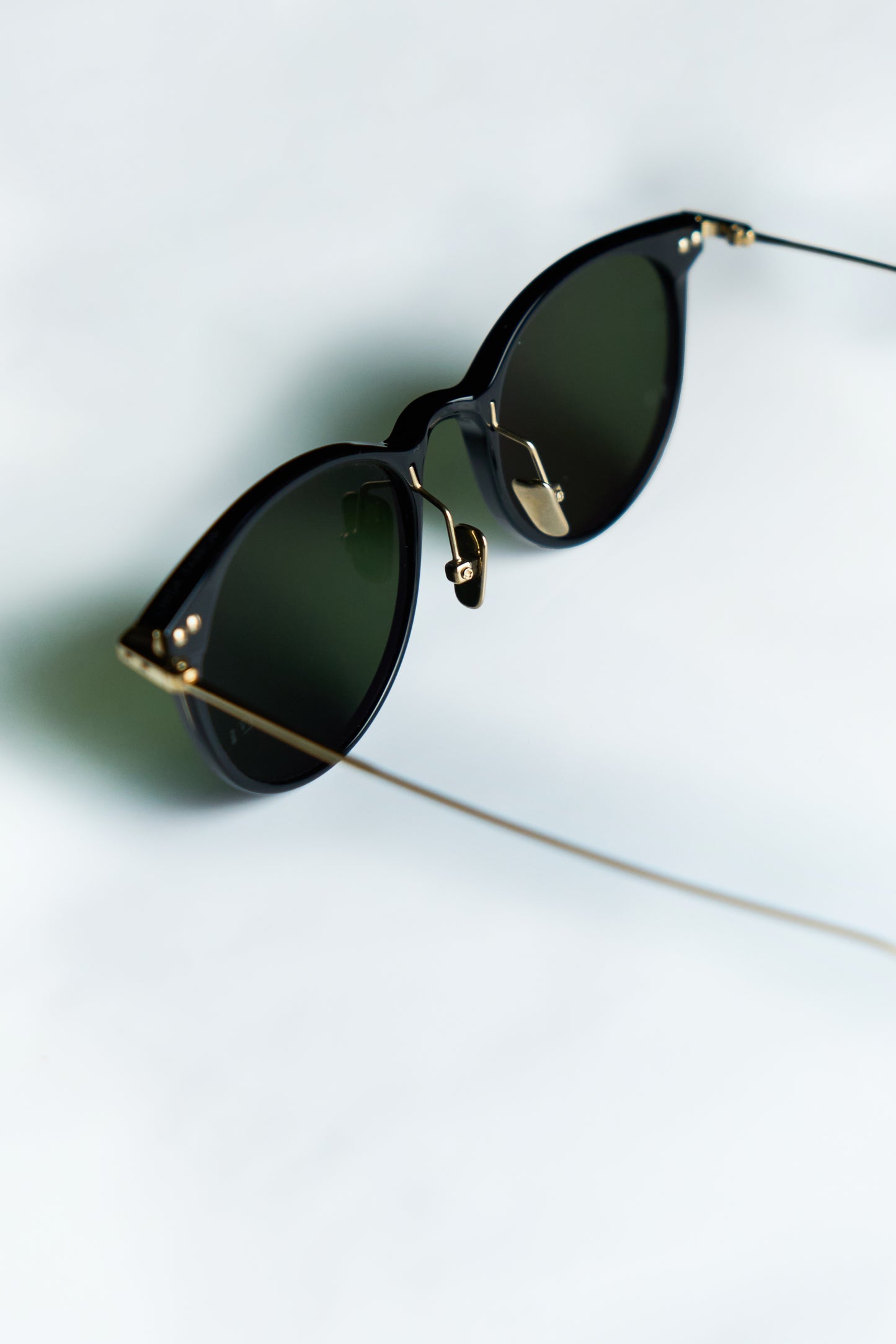 LINDA FARROW SUNGLASSES 02