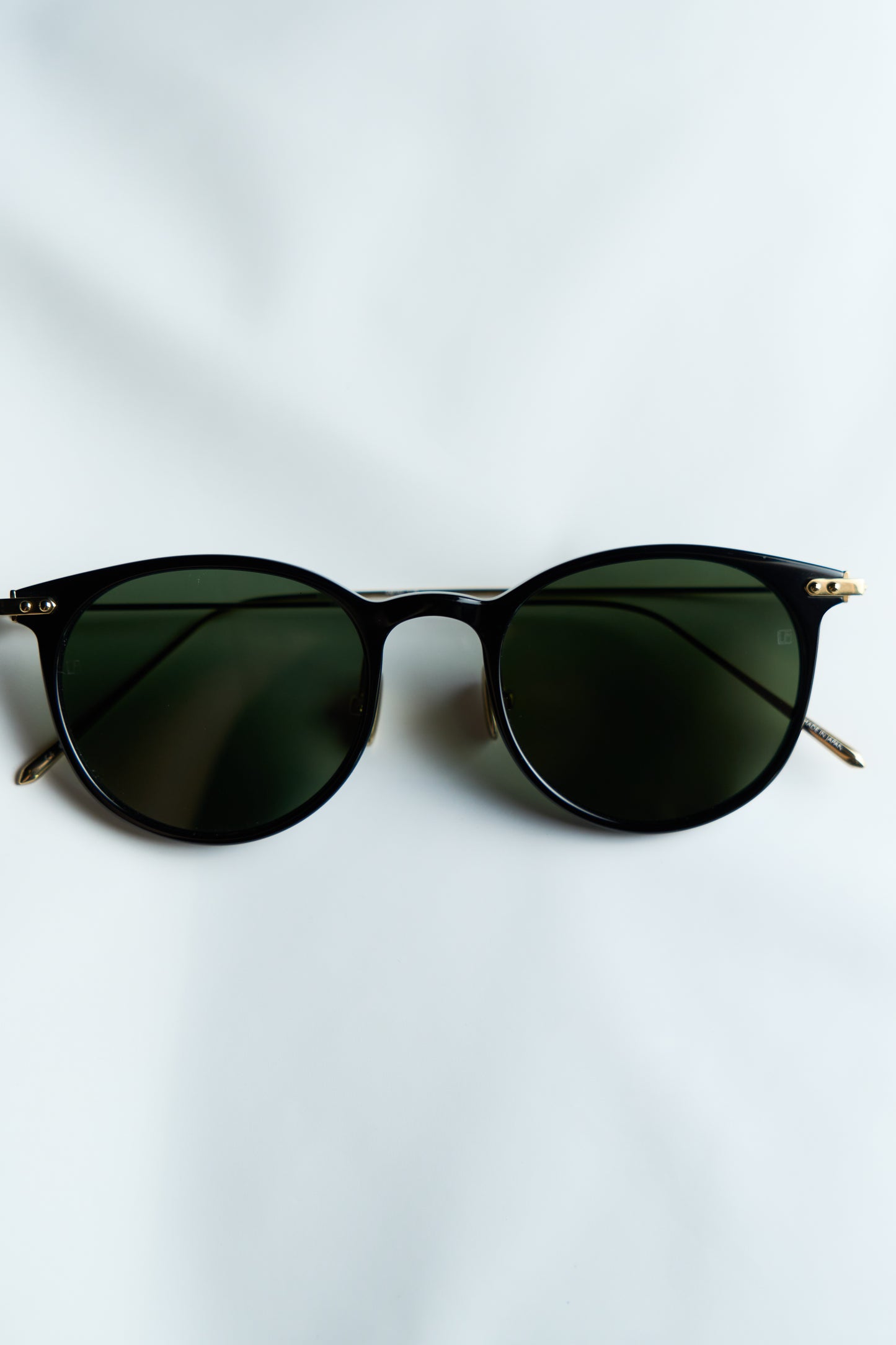 LINDA FARROW SUNGLASSES 02