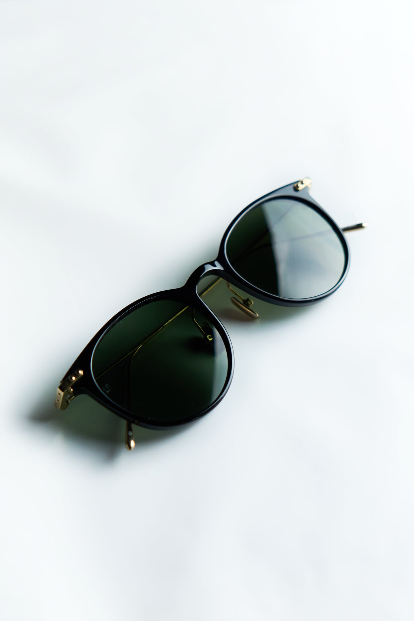 LINDA FARROW SUNGLASSES 02
