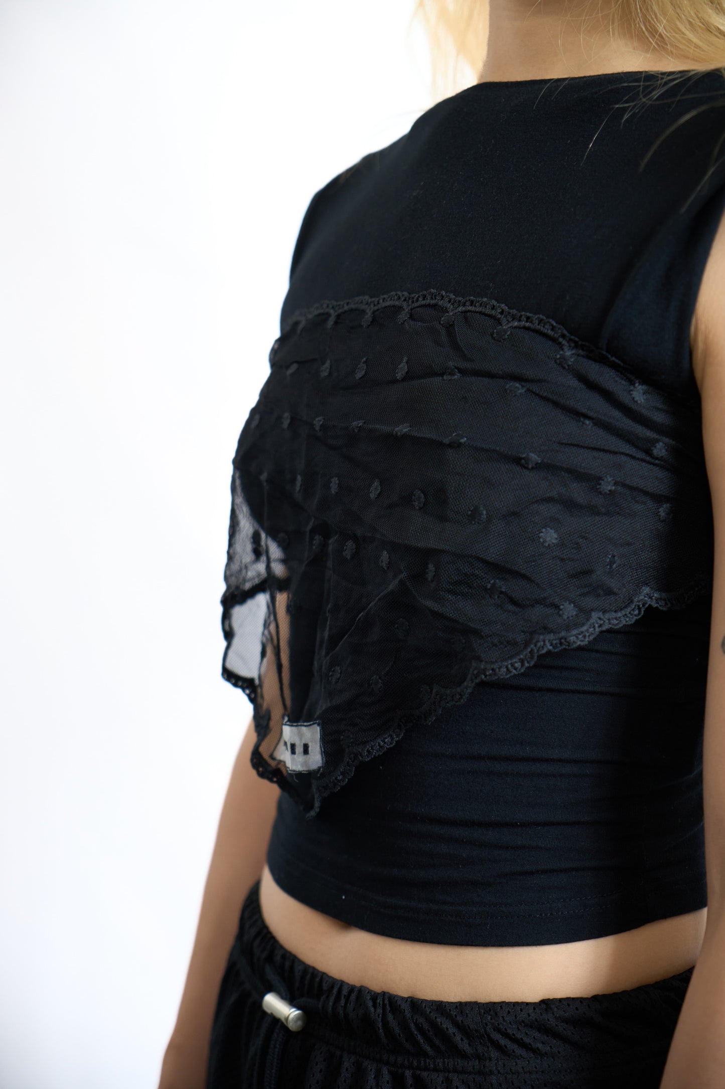 TIE-BACK MESH SCARF BLACK
