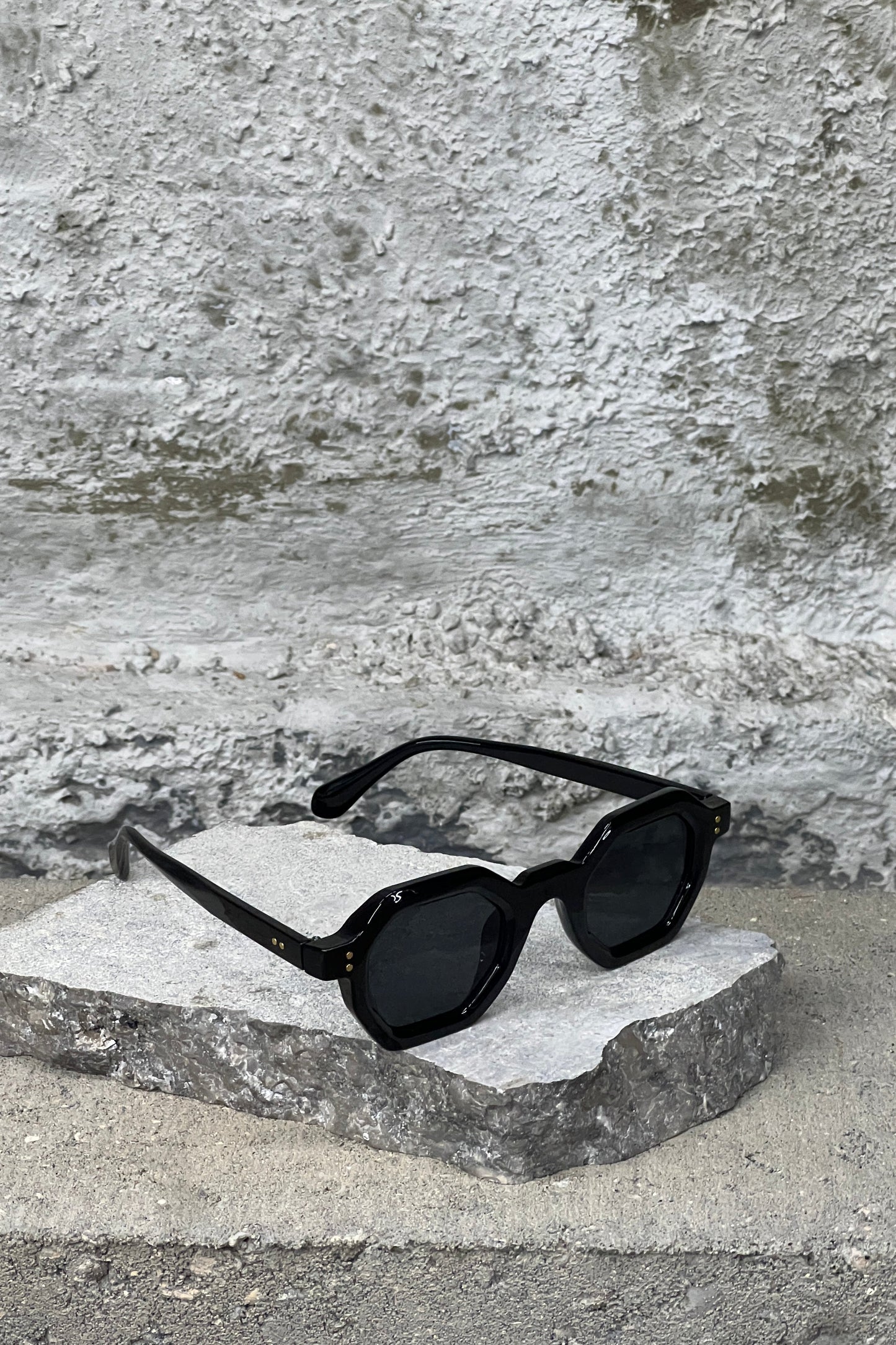 HEX.06 BLACK