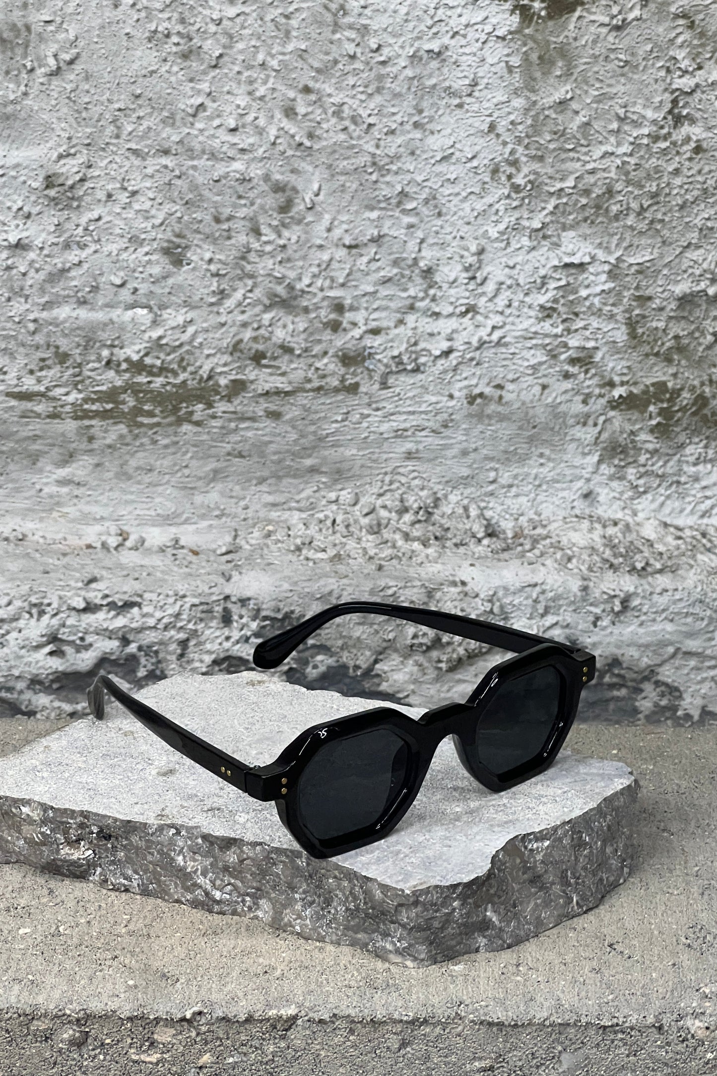 HEX.06 BLACK