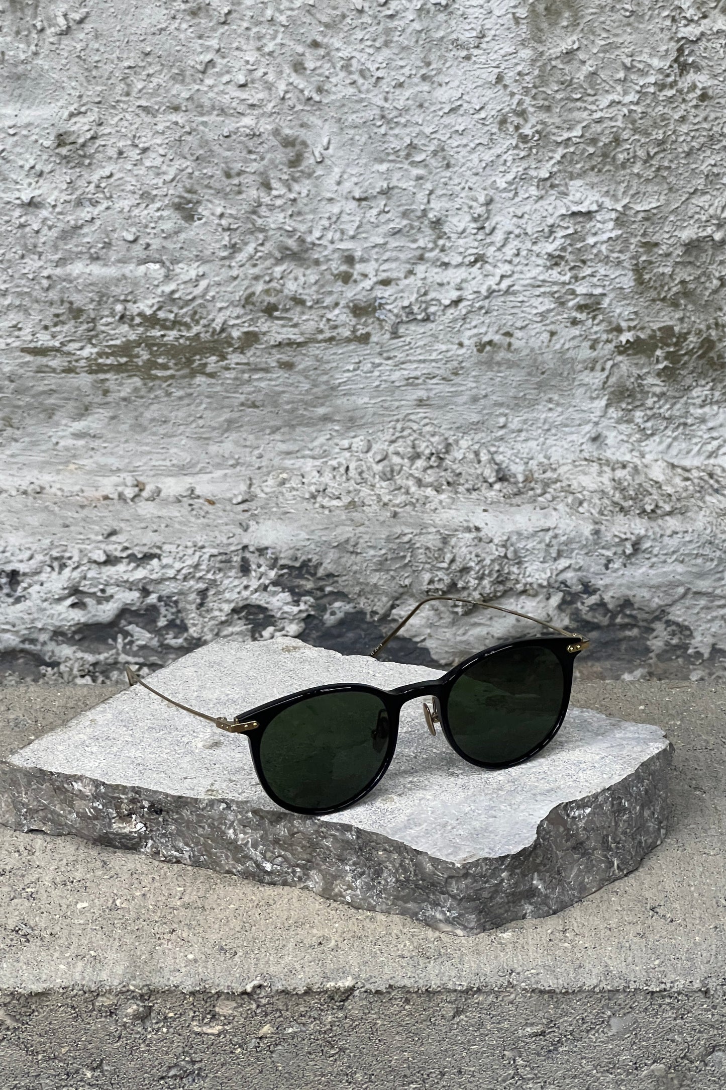 LINDA FARROW SUNGLASSES 02